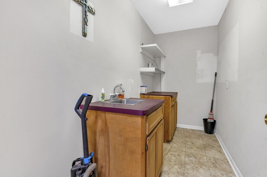 More Photos Of 21034 US Highway 96 S, Kirbyville Flex For Sale