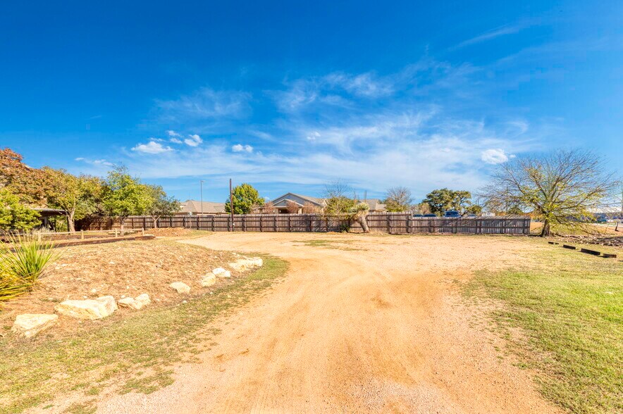 More Photos Of 1420 River Rd, Boerne Medical For Lease