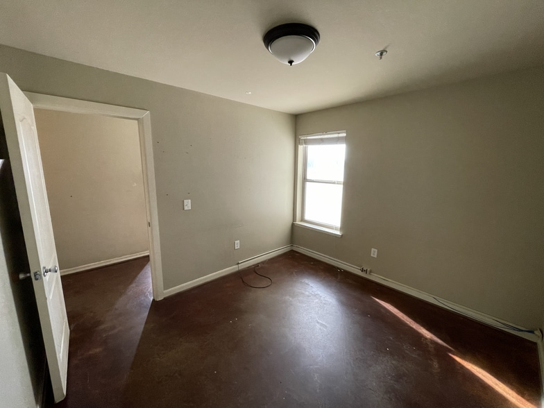 More Photos Of 801 E Mason, Mabank Industrial For Sale