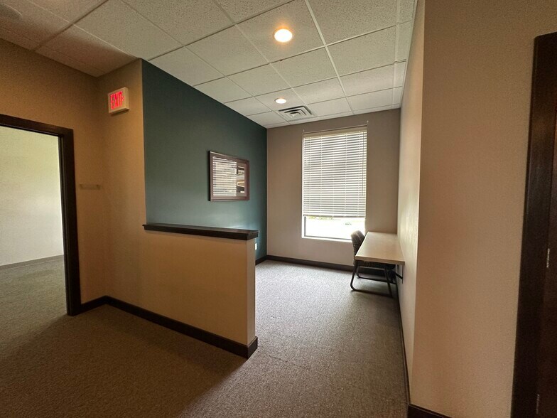 More Photos Of 673 Westbury Dr, Iowa City Storefront Retail Office For Sale