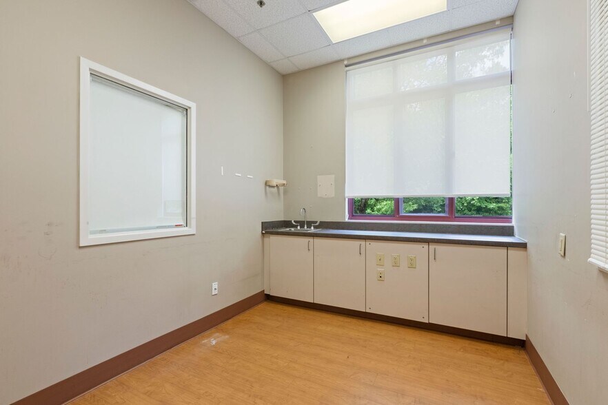 More Photos Of 1922 K M Wicker Memorial Dr, Sanford Medical For Lease