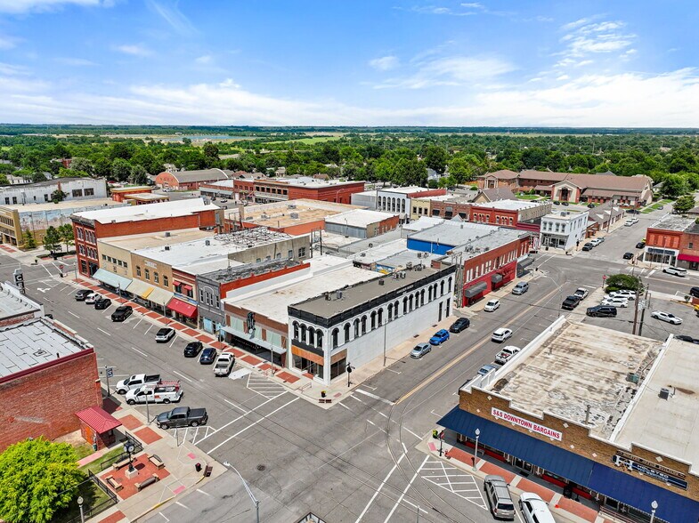 More Photos Of 121 S Bickford Ave, El Reno Storefront For Lease