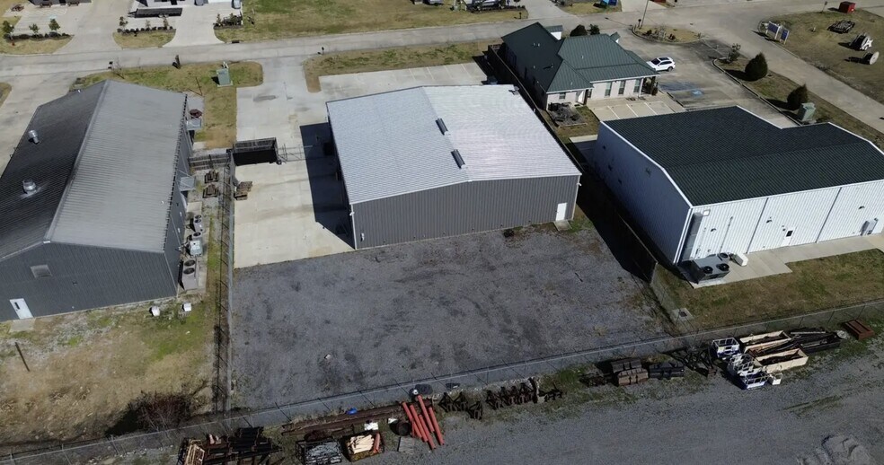 More Photos Of 445 W Eastbank Dr, Gonzales Industrial For Lease