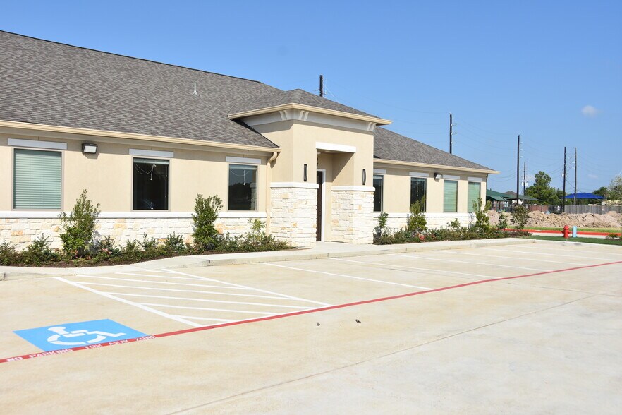 More Photos Of 11023 Northpointe Blvd, Tomball Medical For Sale
