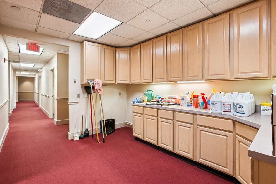 More Photos Of 1501 Duke St, Alexandria Office For Sale