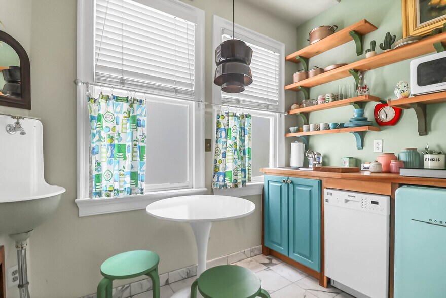 More Photos Of 78 Society St, Charleston Specialty For Sale
