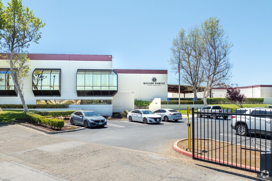 More Photos Of 2717 Aviation Way, Santa Maria Warehouse For Lease