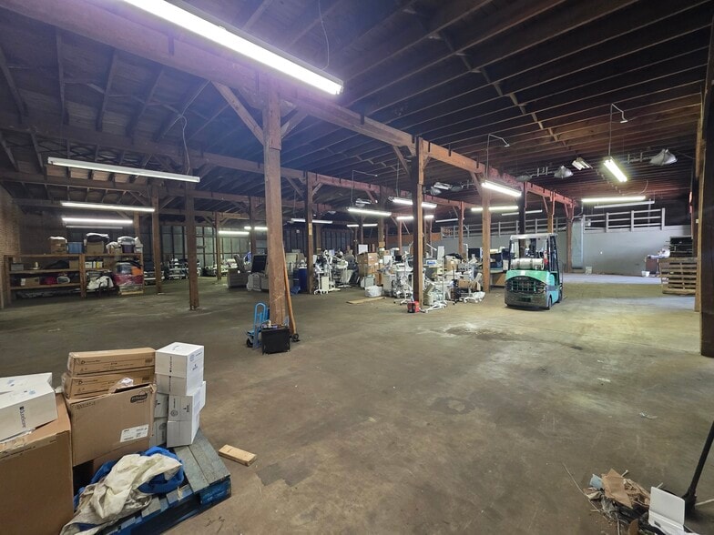 More Photos Of 2001 Midway Ave, Petersburg Warehouse For Sale