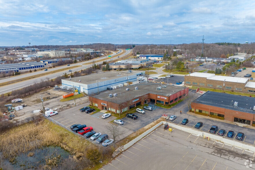 More Photos Of 24387-24399 Halsted Rd, Farmington Hills Light Manufacturing For Lease