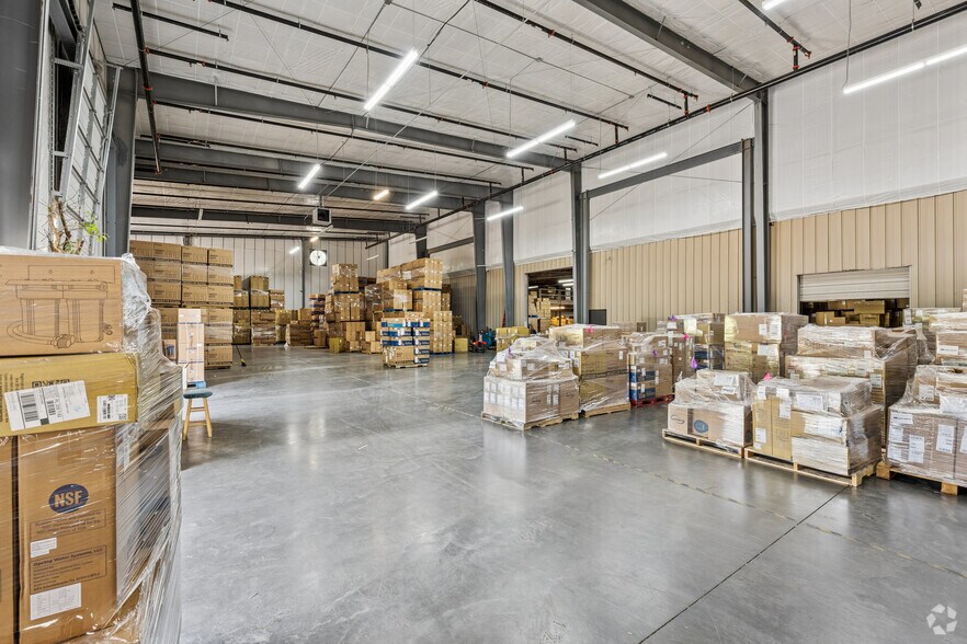 More Photos Of 2470-2480 Industrial Park Blvd, Cumming Warehouse For Sale