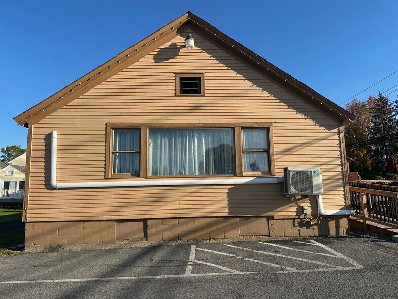 More Photos Of 131 Church St, Granville Specialty For Sale