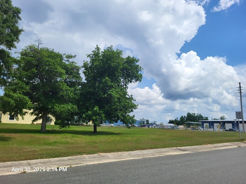 More Photos Of 3525 Russell Rd, Marianna Daycare Center For Sale