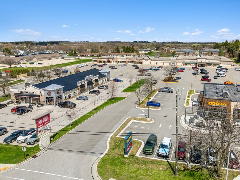 More Photos Of 1520-1566 E Sumner St, Hartford Freestanding For Sale