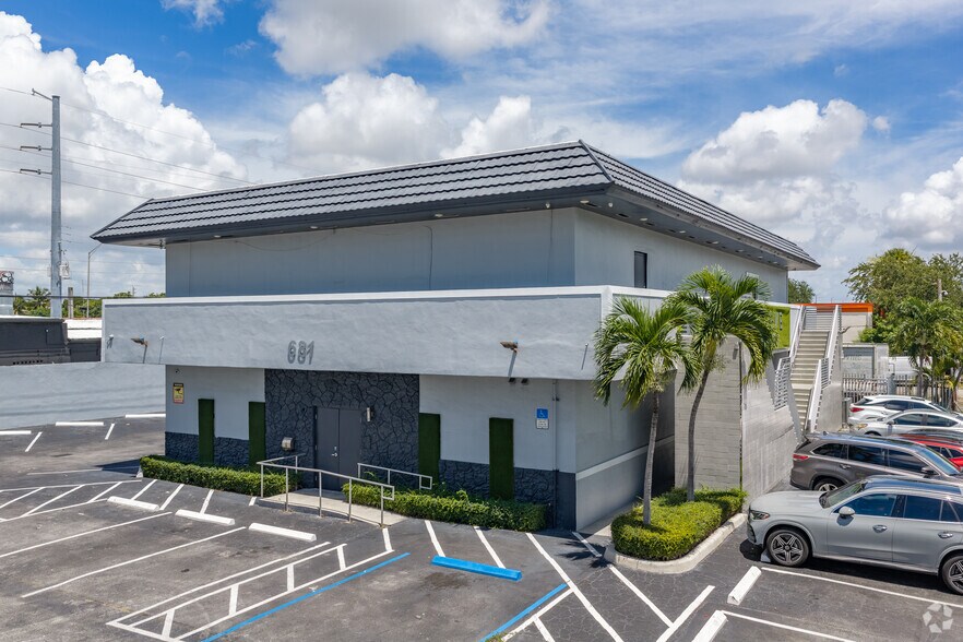 More Photos Of 681 NW 108th St, Miami General Retail For Sale