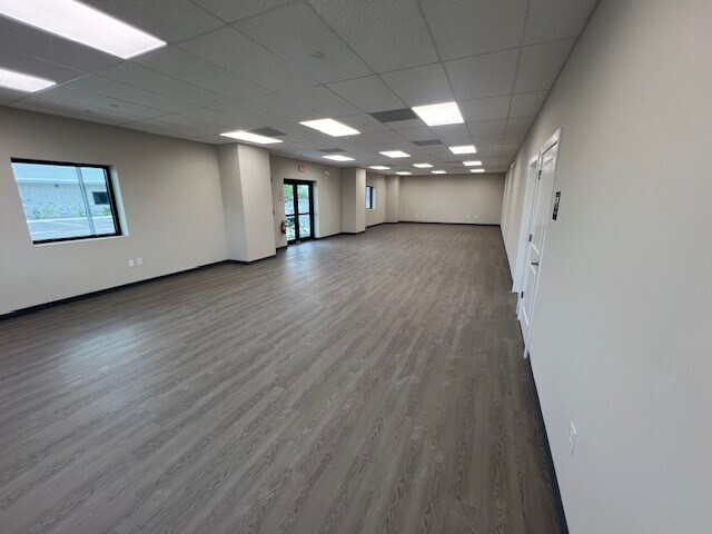 More Photos Of 2954 Van Buren St, Fort Myers Distribution For Lease