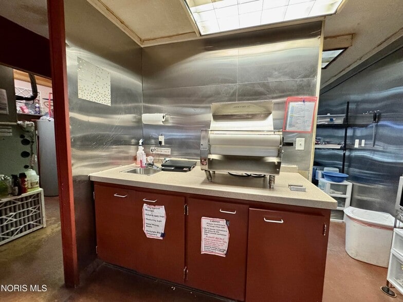 More Photos Of 404 W Vine St, Edgerton Restaurant For Sale