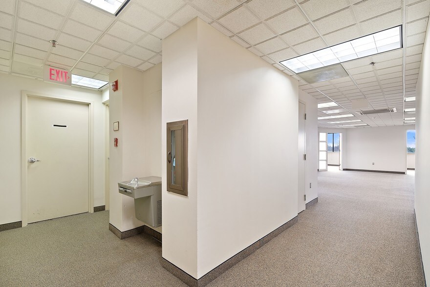 More Photos Of 4221 Walney Rd, Chantilly Office For Lease
