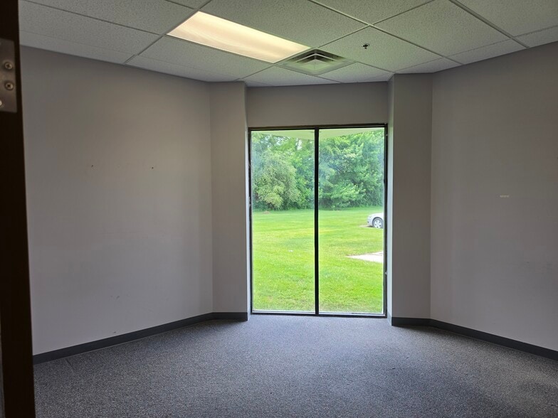 More Photos Of 2188 S Center Rd, Burton Freestanding For Sale