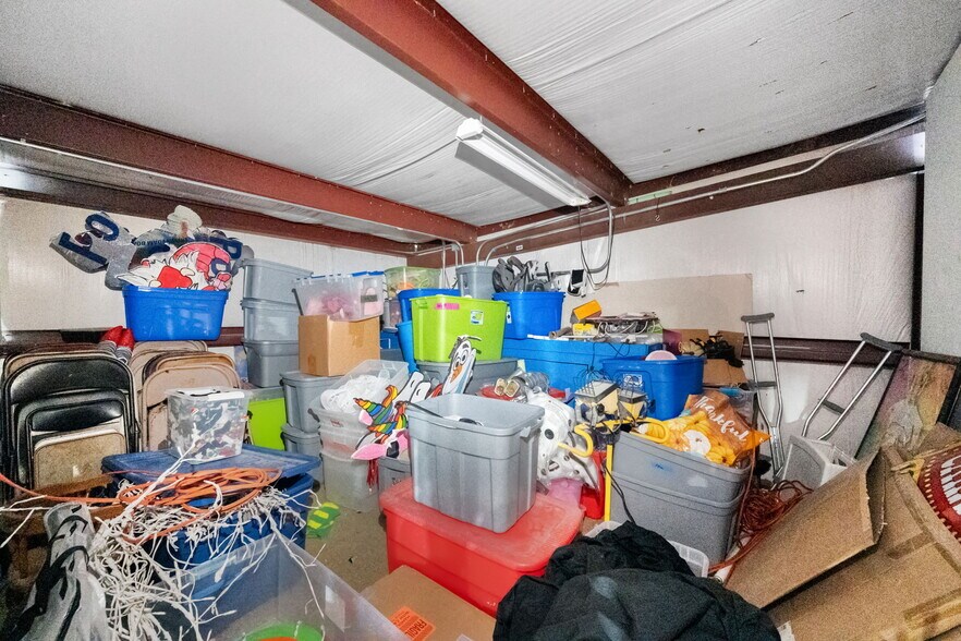 More Photos Of 115 N Willis Ave, Livingston Warehouse For Sale