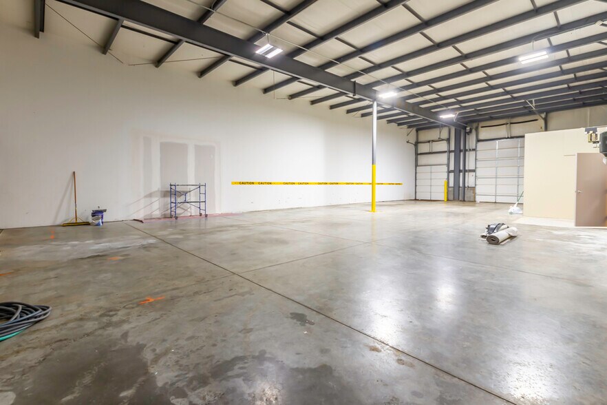 More Photos Of 2840 Mitthoeffer Pl, Indianapolis Warehouse For Sale
