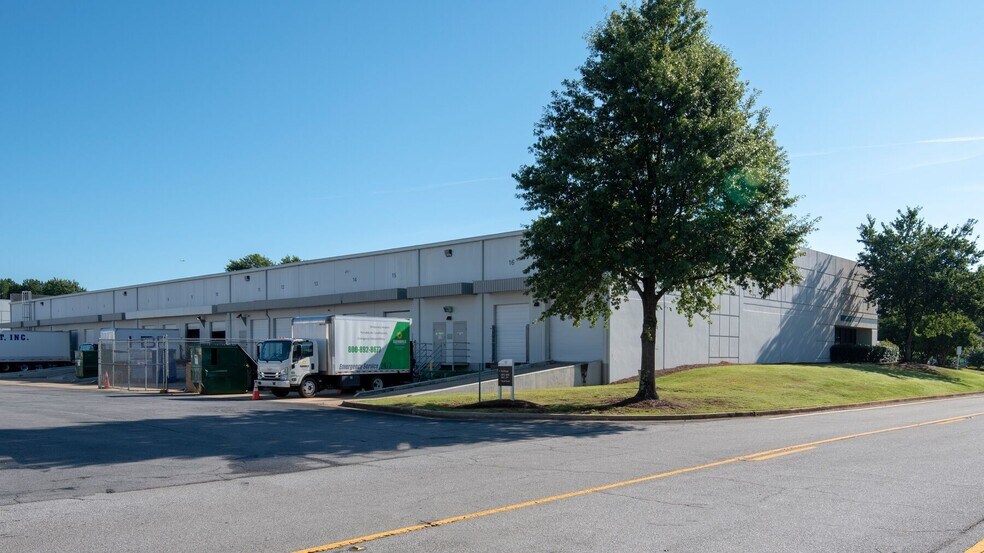 More Photos Of 5673 Old Dixie Hwy, Forest Park Light Distribution For Lease