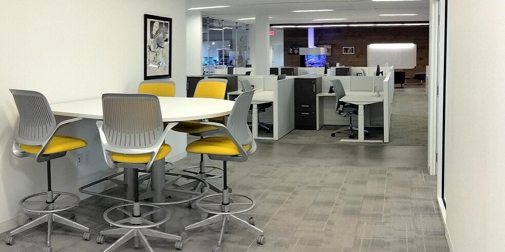 More Photos Of 421 Minuet Ln, Charlotte Office For Sale