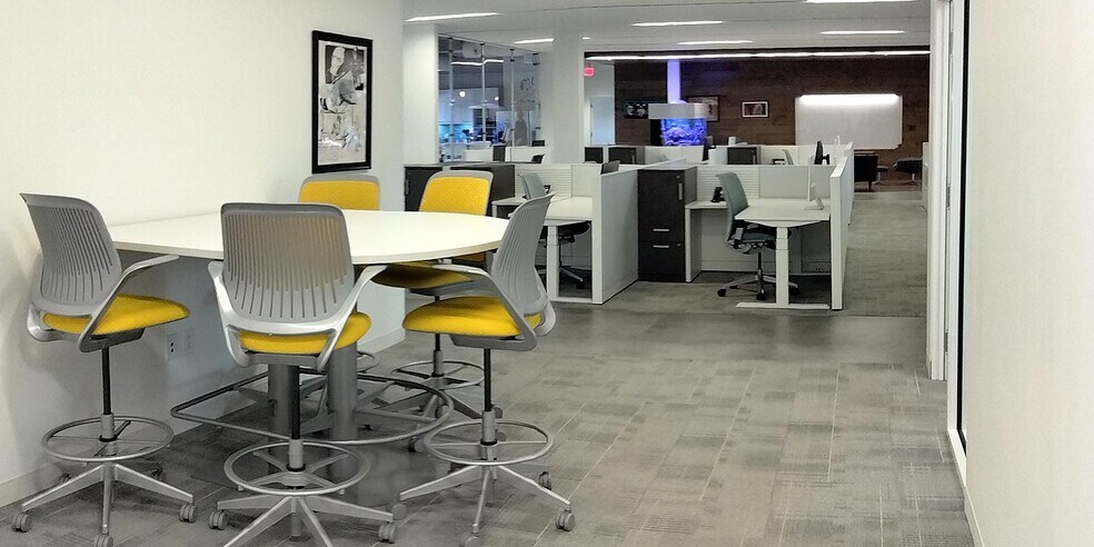 More Photos Of 421 Minuet Ln, Charlotte Office For Lease