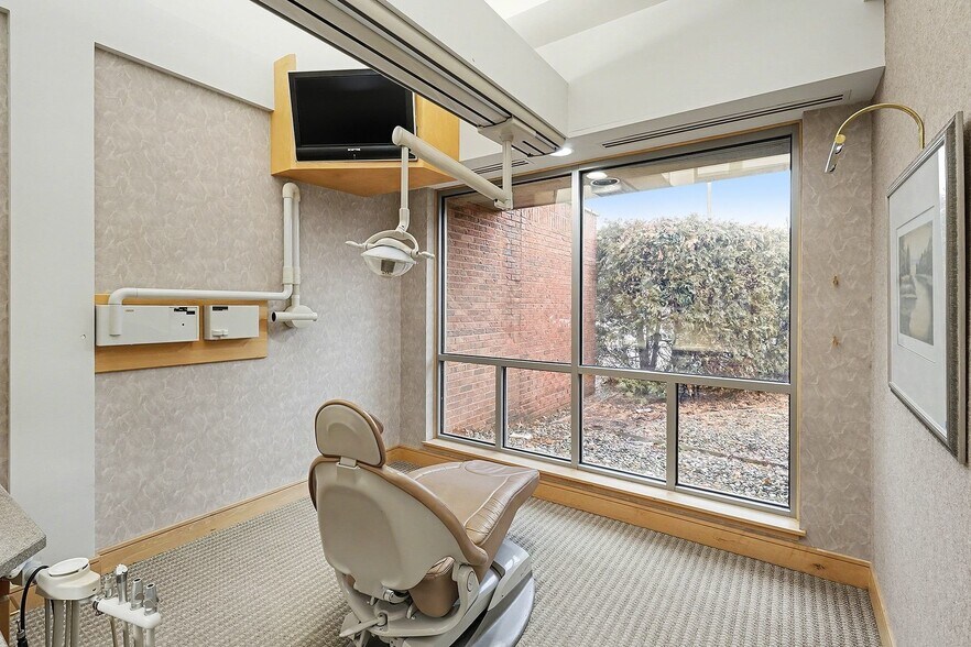 More Photos Of 15555 Silver Pky, Fenton Medical For Sale