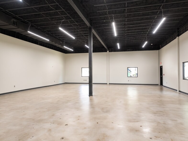 More Photos Of 7700 Torino St, San Antonio Flex For Sale