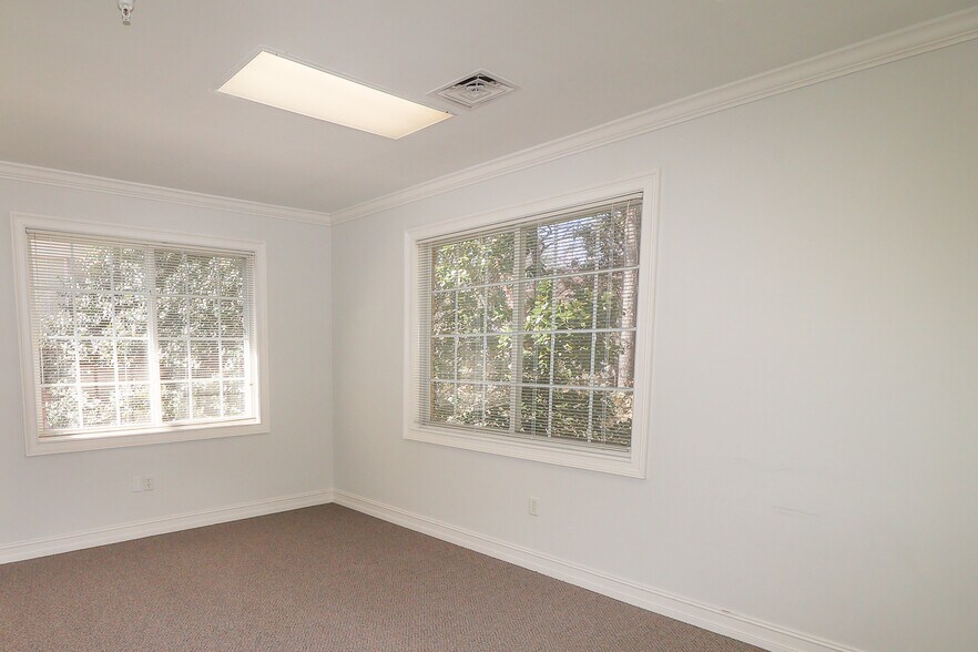 More Photos Of 3225 Shallowford Rd, Marietta Office For Lease
