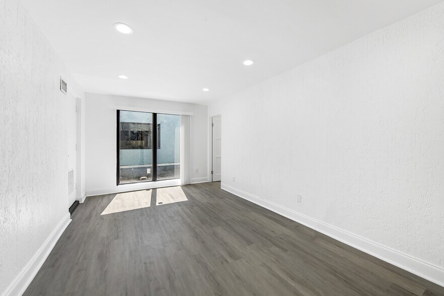 More Photos Of 811 E Las Olas Blvd, Fort Lauderdale Office For Lease