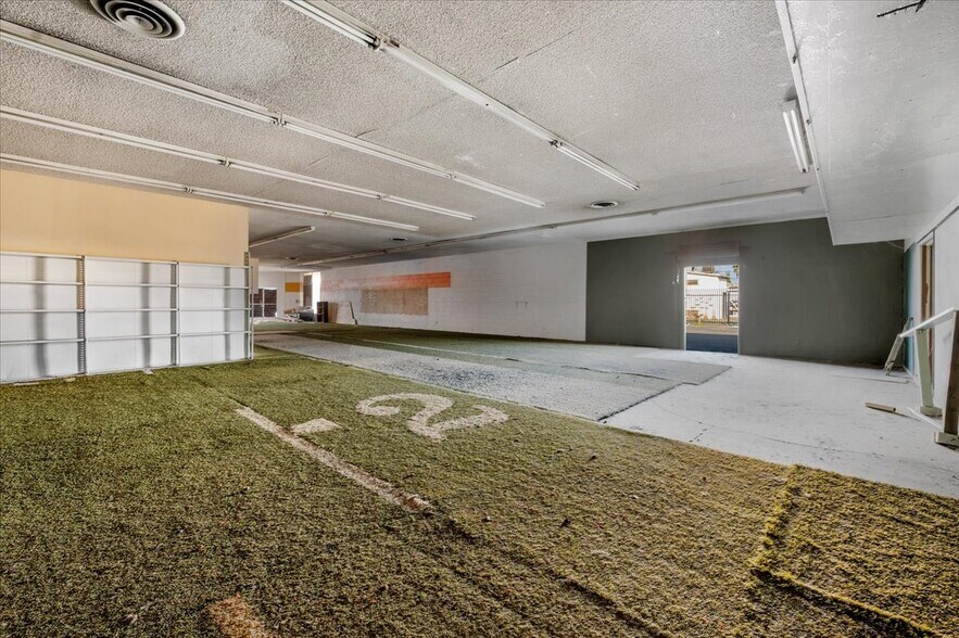 More Photos Of 426 N Blackstone Ave, Fresno Storefront For Sale