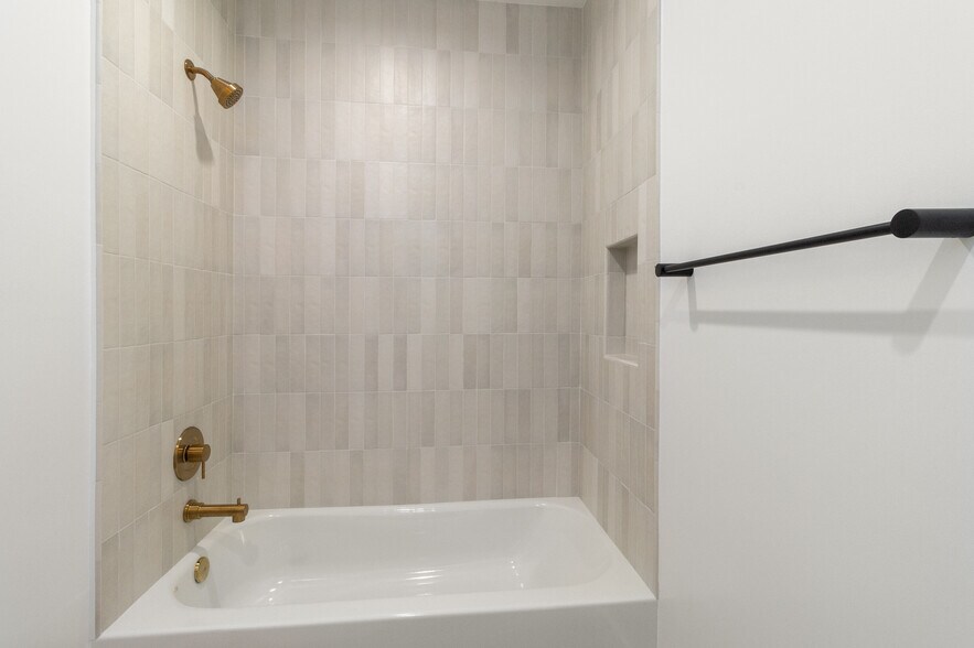 More Photos Of 1827 E 4th St, Long Beach Apartments For Sale