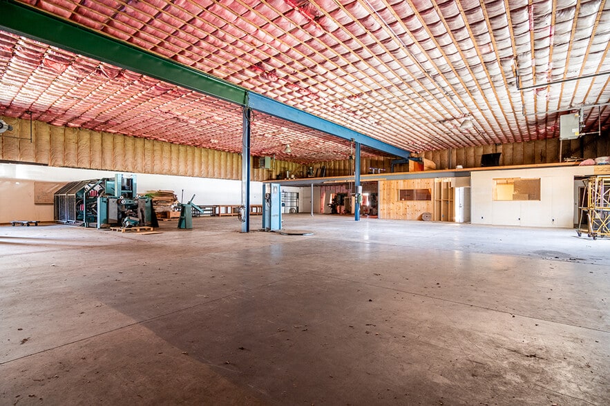 More Photos Of 102 Dean Knauss Dr, Narragansett Warehouse For Lease