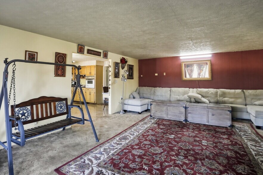 More Photos Of 501 S Breezewood Rd, Breezewood Specialty For Sale