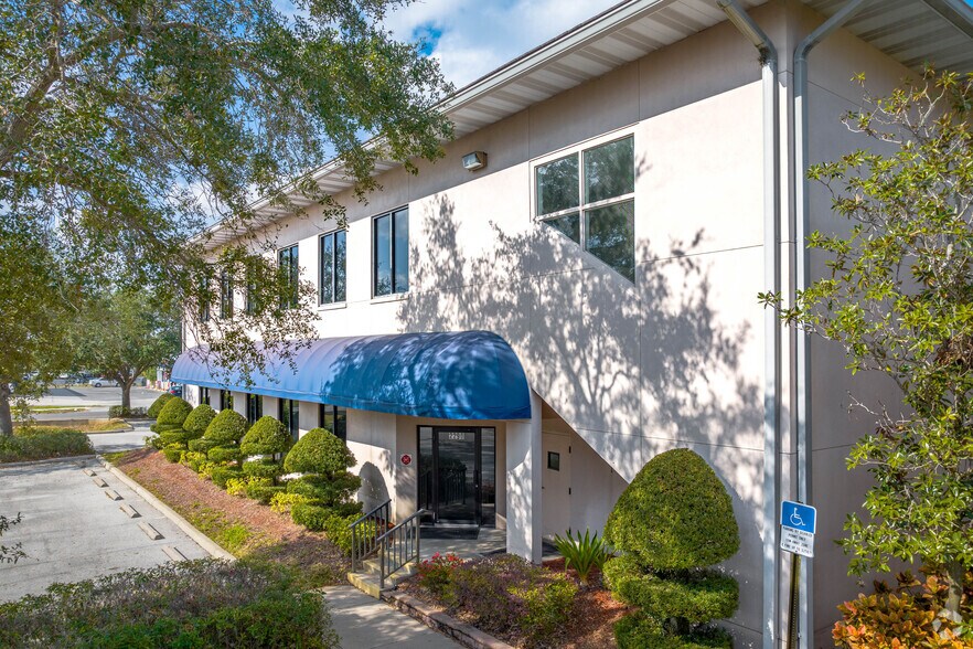 More Photos Of 2310 Commerce Point Dr, Lakeland Unknown For Lease