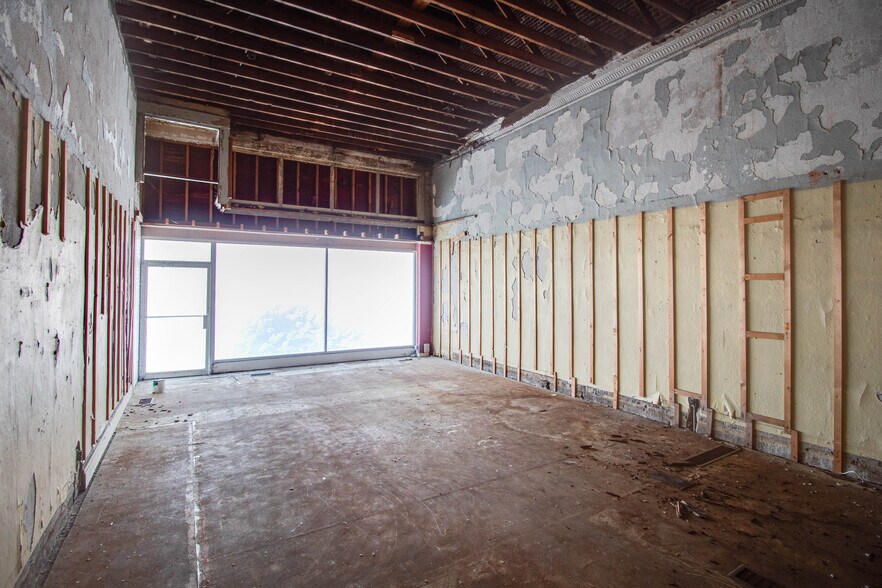 More Photos Of 531-533 N Main St, Carrollton General Retail For Sale