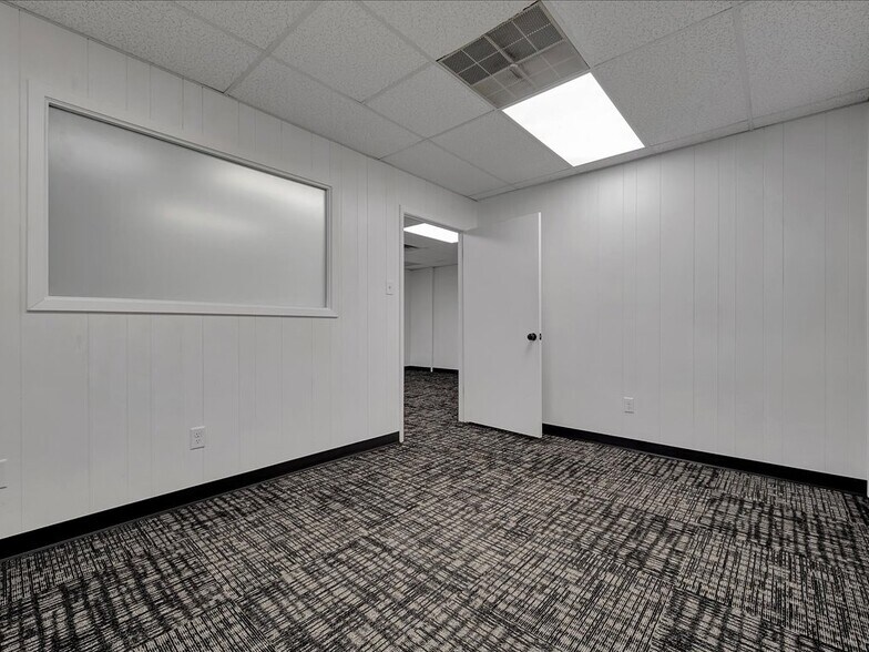 More Photos Of 3804 South St, Nacogdoches Warehouse For Sale