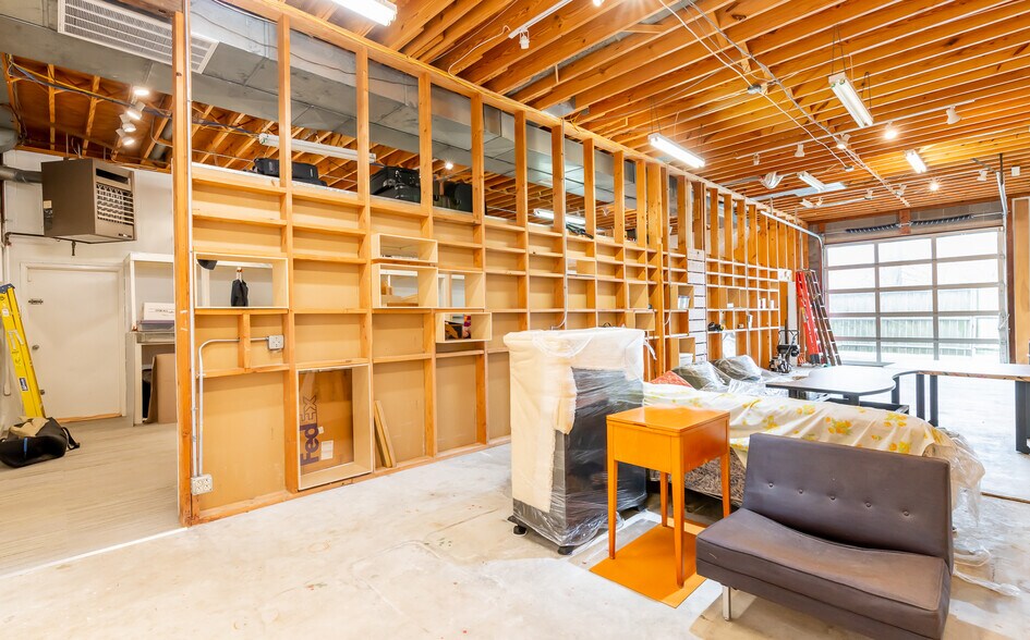 More Photos Of 8101 Warwick Ave, Louisville Office For Sale