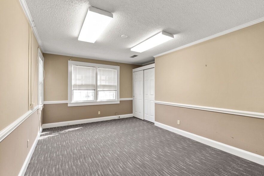 More Photos Of 302 N White St, Lancaster Office For Sale