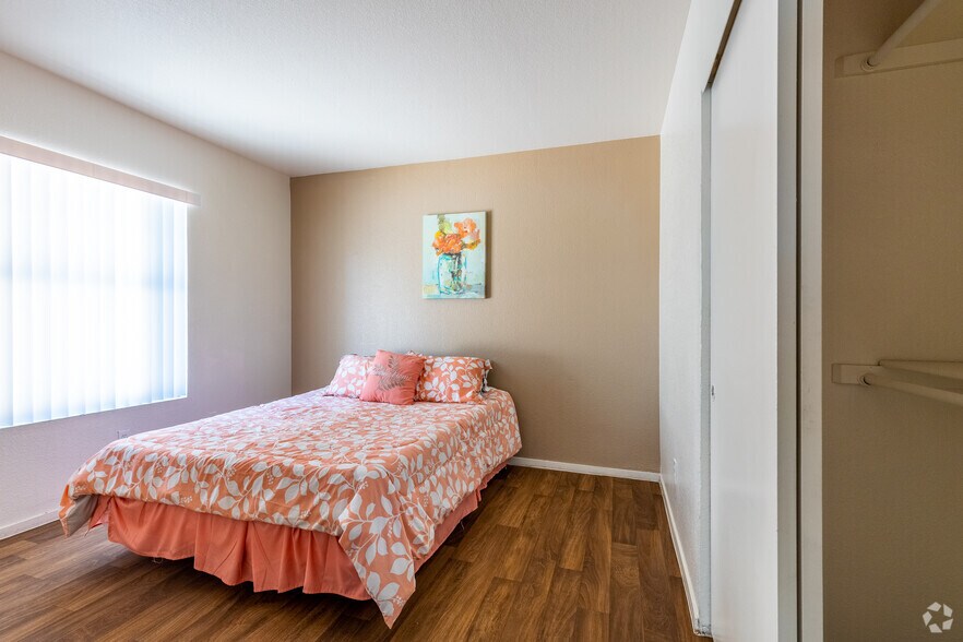 More Photos Of 2125 N Las Vegas Blvd, North Las Vegas Apartments For Lease