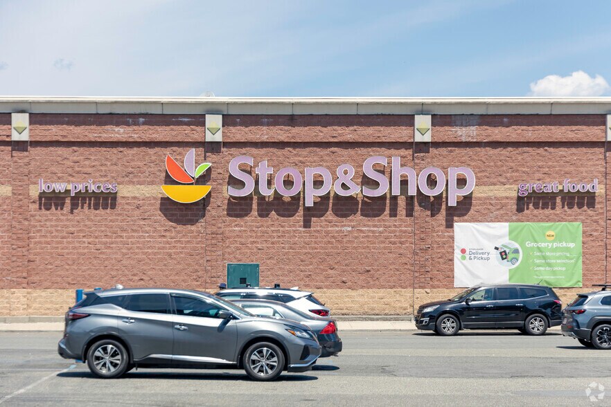 More Photos Of 691 Co-op City Blvd, Bronx General Retail For Lease