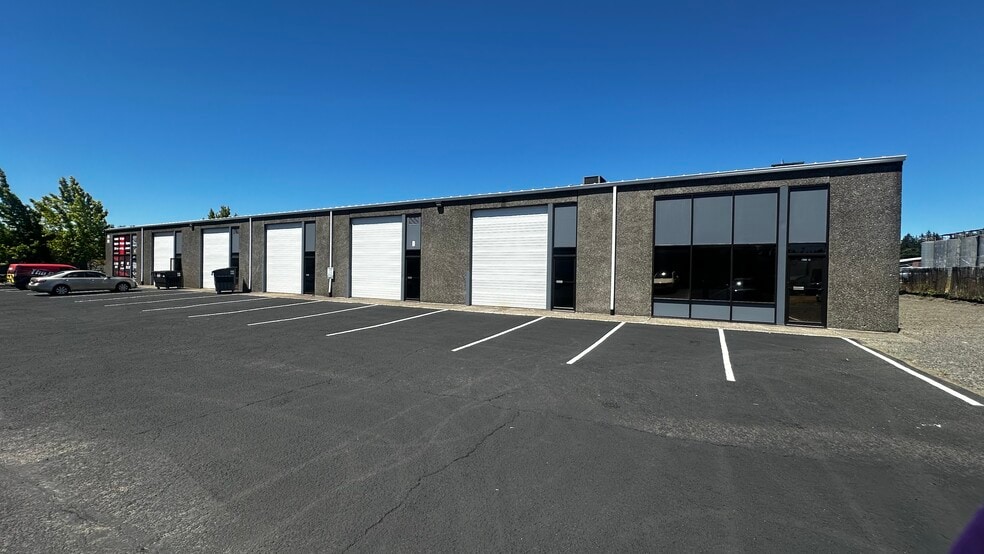 More Photos Of 2630 SE 39th Loop, Hillsboro Warehouse For Lease
