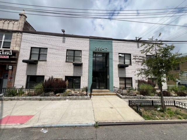 More Photos Of 255-17 Northern Blvd, Little Neck Medical For Lease
