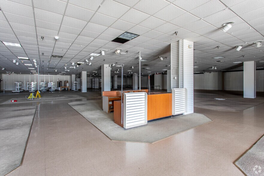 More Photos Of 206 W 30th St, Connersville Unknown For Lease