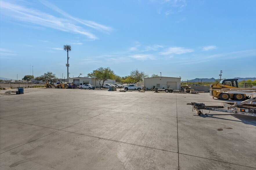 More Photos Of 3200 W Diamond St, Tucson Warehouse For Lease