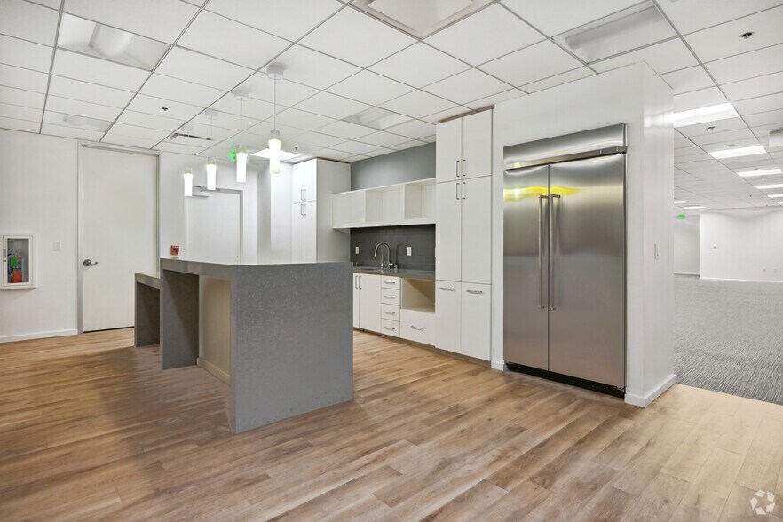 More Photos Of 626 Wilshire Blvd, Los Angeles Office For Lease