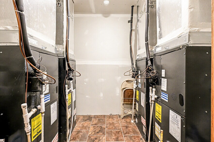 More Photos Of 418 E Coolbaugh St, Red Oak Storefront Retail Residential For Sale