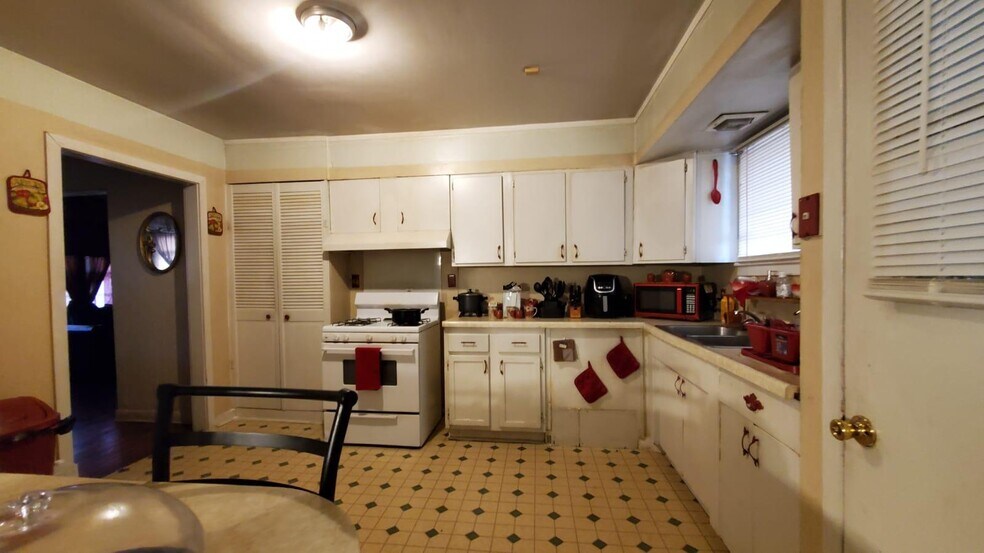 More Photos Of 1217 John St, Greenville Apartments For Sale