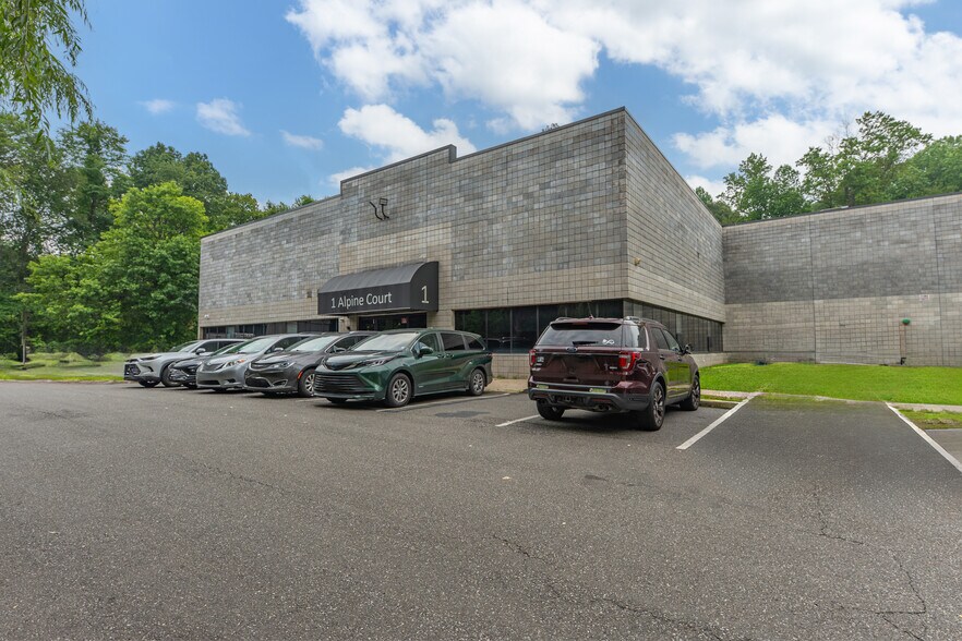 Primary Photo Of 1 Alpine Ct, Chestnut Ridge Warehouse For Lease